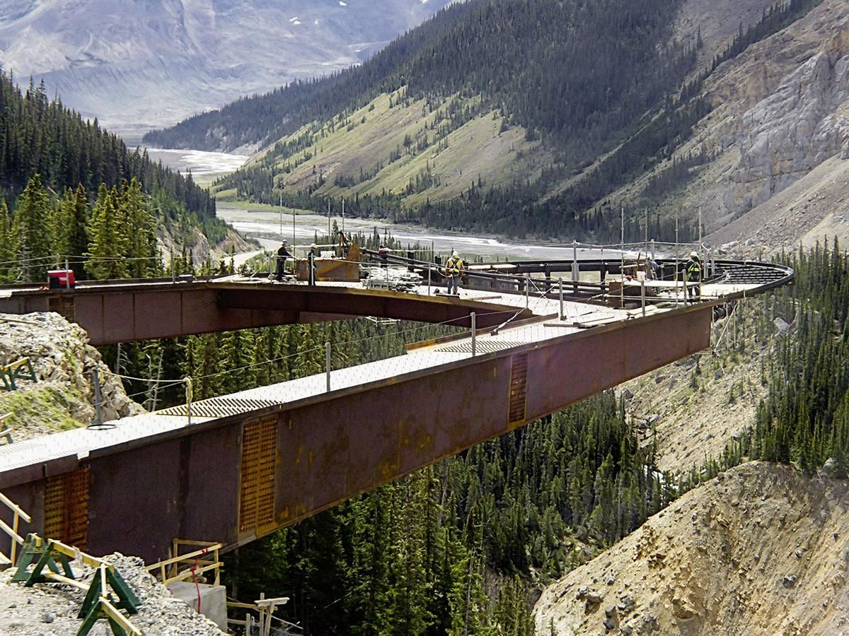 The Glacier Skywalk's box girders weigh 600 t 