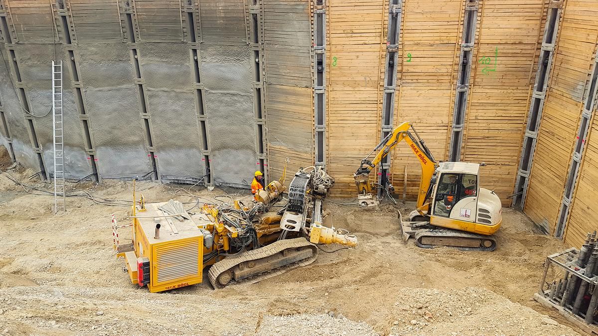 In the area of junction structure VE 2212, a 1,500 m² pile wall and a 1,600 m² girder support system with shotcrete infill were constructed. 