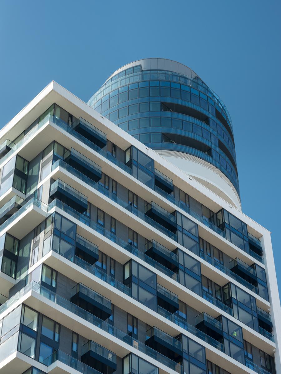 Die „Pixelfassade“ des Henninger Turms soll die große Vielfalt der Wohnungen widerspiegeln. Die „Pixelfassade“ des Henninger Turms soll die große Vielfalt der Wohnungen widerspiegeln.