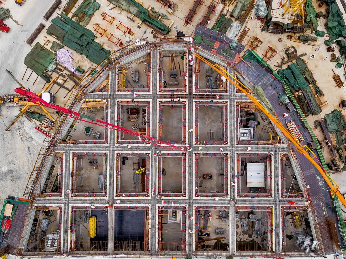 One operation building during construction from the bird's eye view: Beams and slabs were to be concreted separately 
