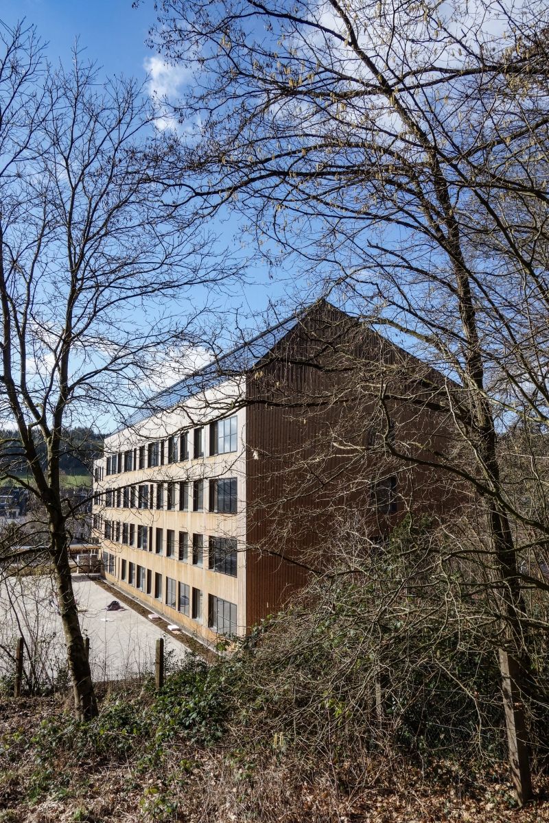 Lycée technique pour professions de santé Wood as building material has positive properties in terms of indoor climate, energy efficiency and economy as well as its natural appearance.