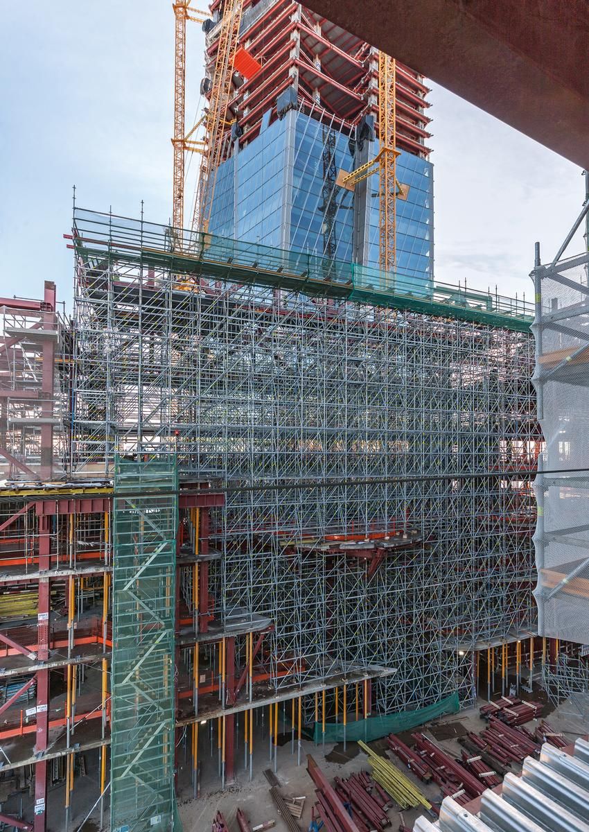Media File No. 284299 Within the multi-purpose building, there was a wide range of shoring solutions for use. High loads could be efficiently transferred over large heights with the modular scaffolding.