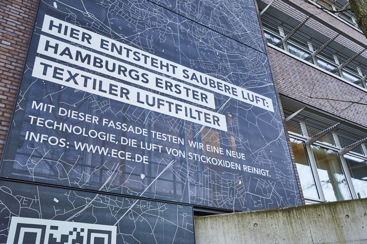 Die stickoxidbindende Textilfassade am Hamburger ECE-Campus 