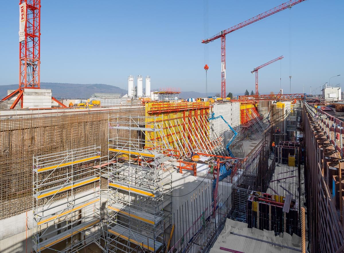 Media File No. 292248 Formwork, scaffolding, engineering: PERI supported site operations for the second Moselle Lock with a project-specific formwork and scaffolding concept.