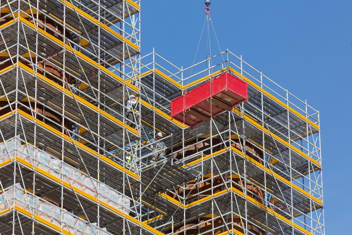 Project-specific PERI UP industrial scaffold solutions accelerate working operations and increase safety levels. Project-specific PERI UP industrial scaffold solutions accelerate working operations and increase safety levels.