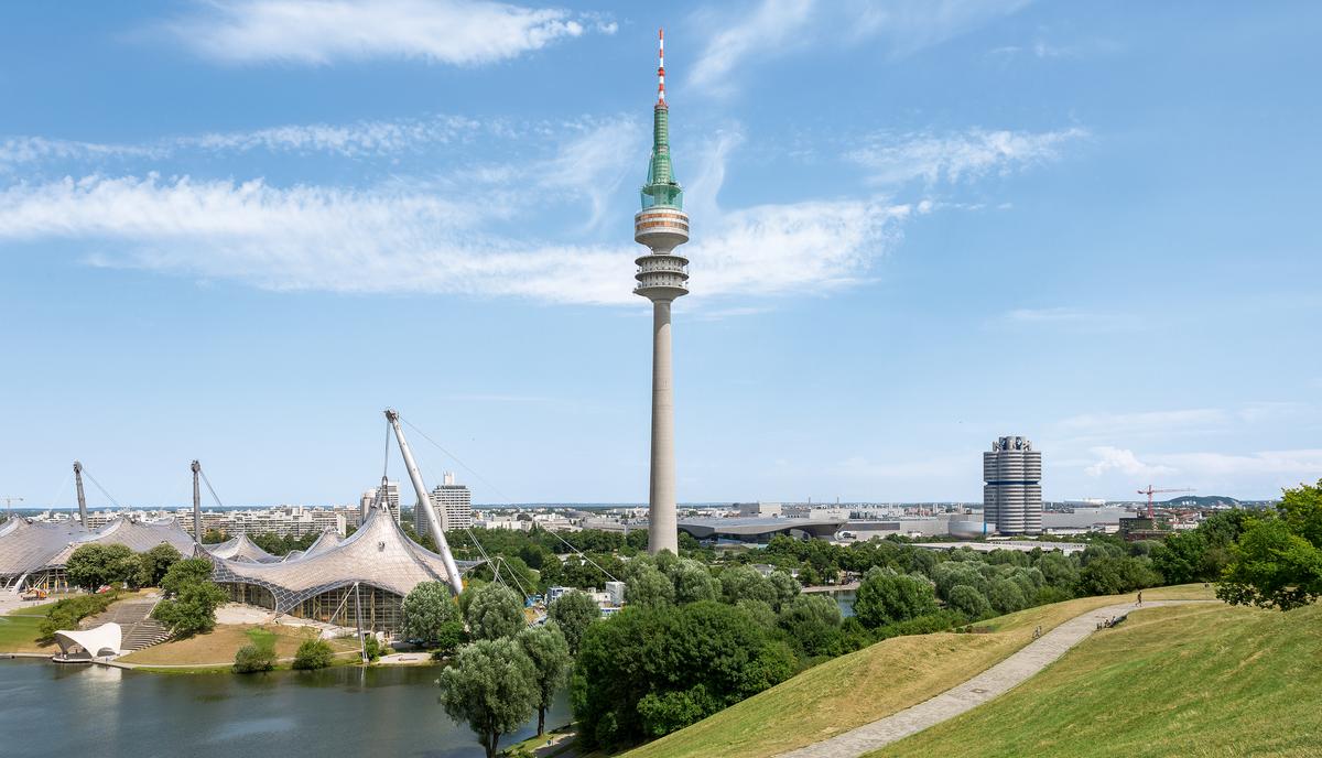 Der 291 m hohe Fernsehturm inmitten des Münchner Olympiaparks ist das höchste Gebäude der bayerischen Landeshauptstadt. Der 291 m hohe Fernsehturm inmitten des Münchner Olympiaparks ist das höchste Gebäude der bayerischen Landeshauptstadt.