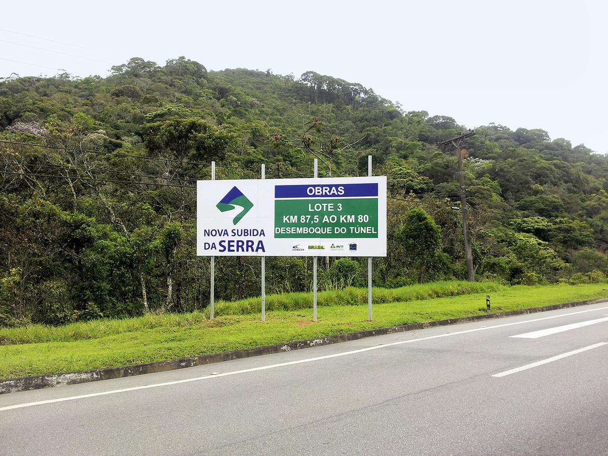 Construction sign of the Petropolis Tunnel 
