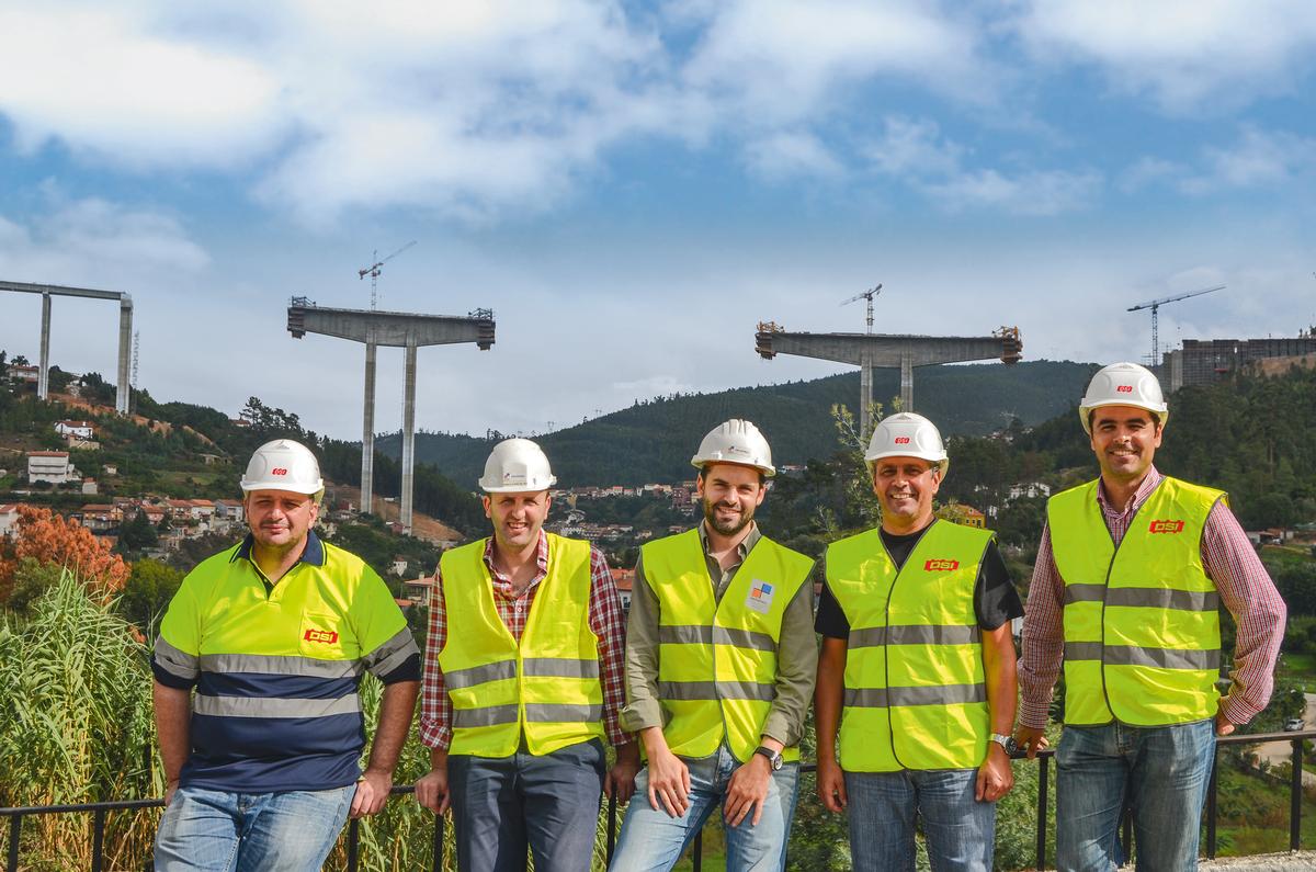 A few of the workers of the Rio Ceira Bridge 