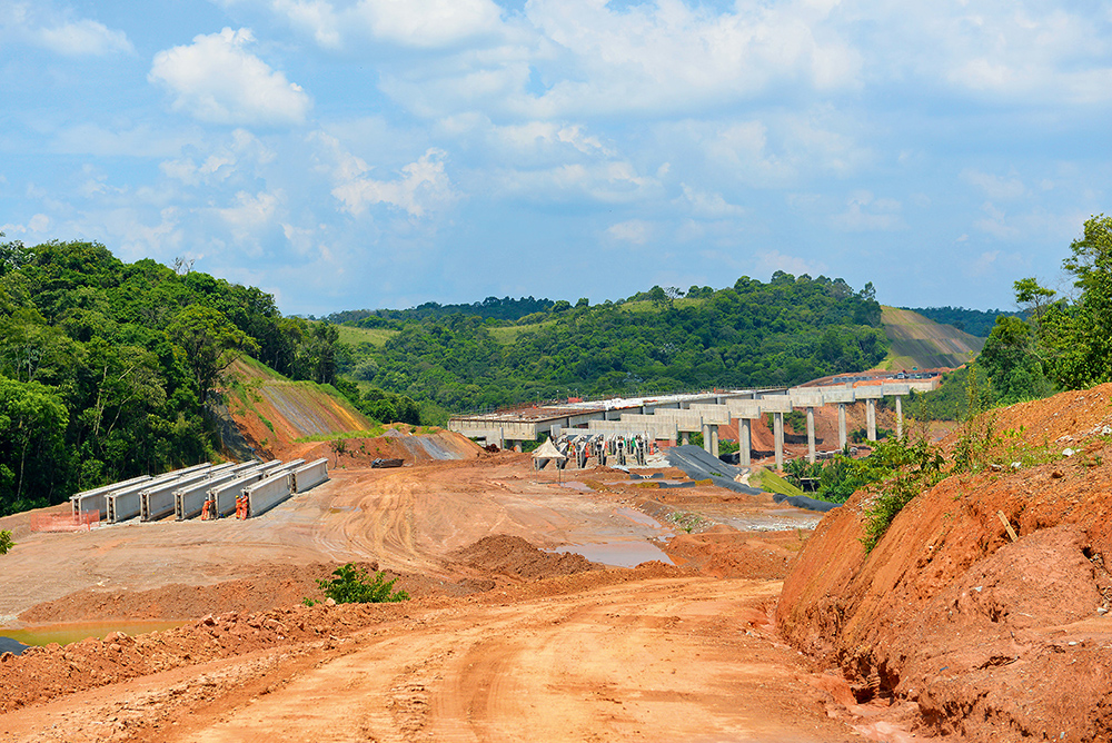 Für die São Paulo Metropolitan Ring Road sind viele Brücken und Viadukte zu bauen. 