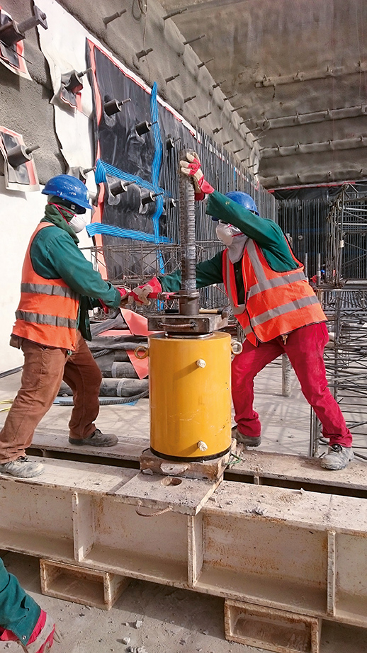 To prevent uplift, 997 double corrosion protected micropiles were used in the station floor slab. To prevent uplift, 997 double corrosion protected micropiles were used in the station floor slab.