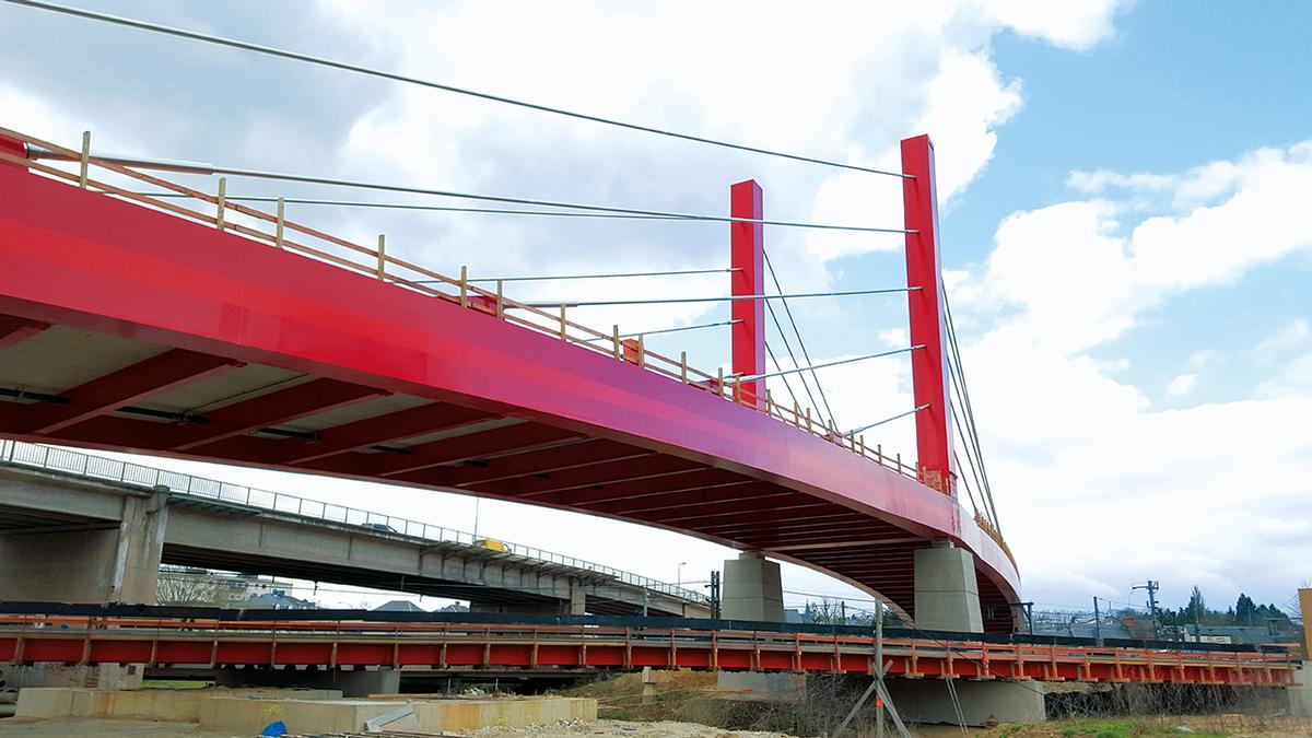 Die 260 m lange Schrägseilbrücke Mersch besteht aus vier Brückenfeldern 