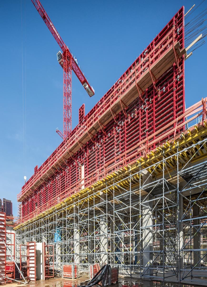 The planning and supply of formwork and scaffolding from one source created a synergy effect for the site management. The planning and supply of formwork and scaffolding from one source created a synergy effect for the site management.