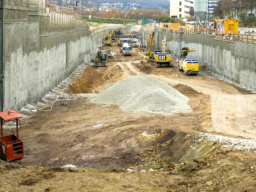 1.5 km of the new section at Mittnacht Street are being built using the open cut method. 