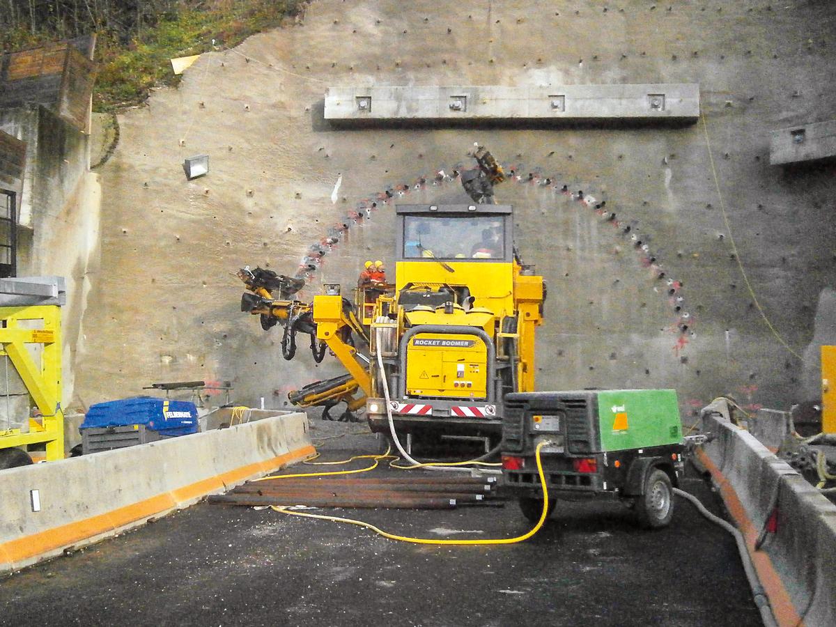 Einfahrtsbereich einer Tunnelröhre vor Beginn der eigentlichen Vortriebsarbeiten 
