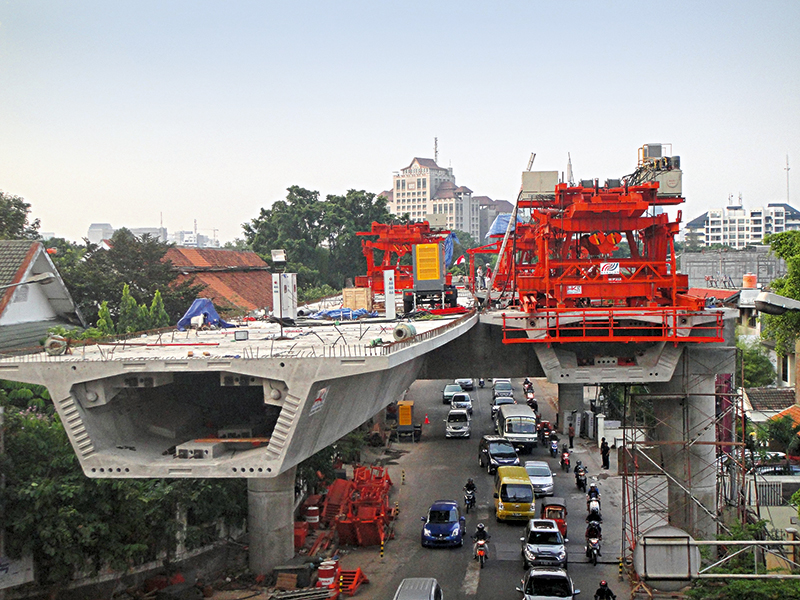 The elevated highways were constructed using the balanced cantilever method. 