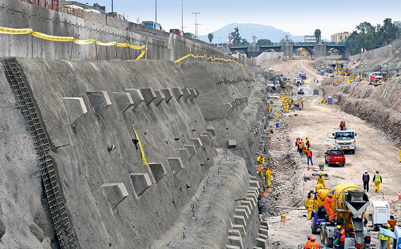 The excavation for the 2 km long tunnel under the Rímac River 