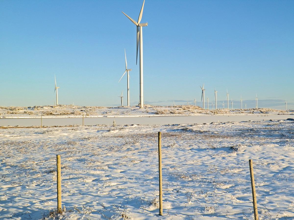 Der Blaiken Wind Park mit bereits einsatzbereiten Windturbinen 