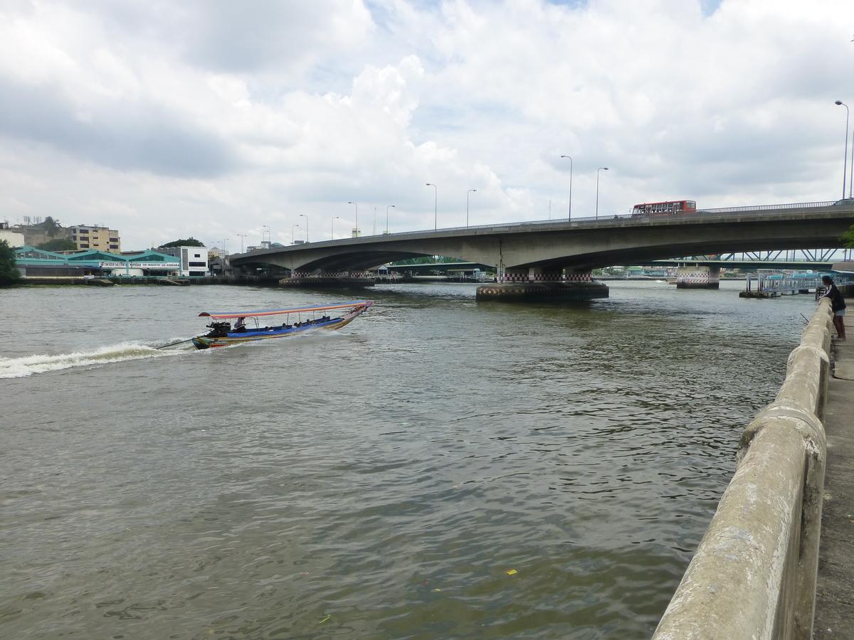 Phra Pok Klao Bridge 