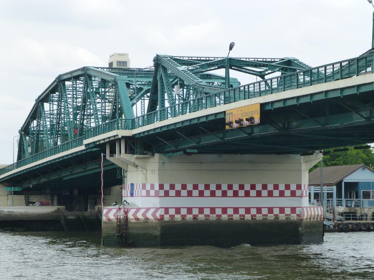 Memorial Bridge 