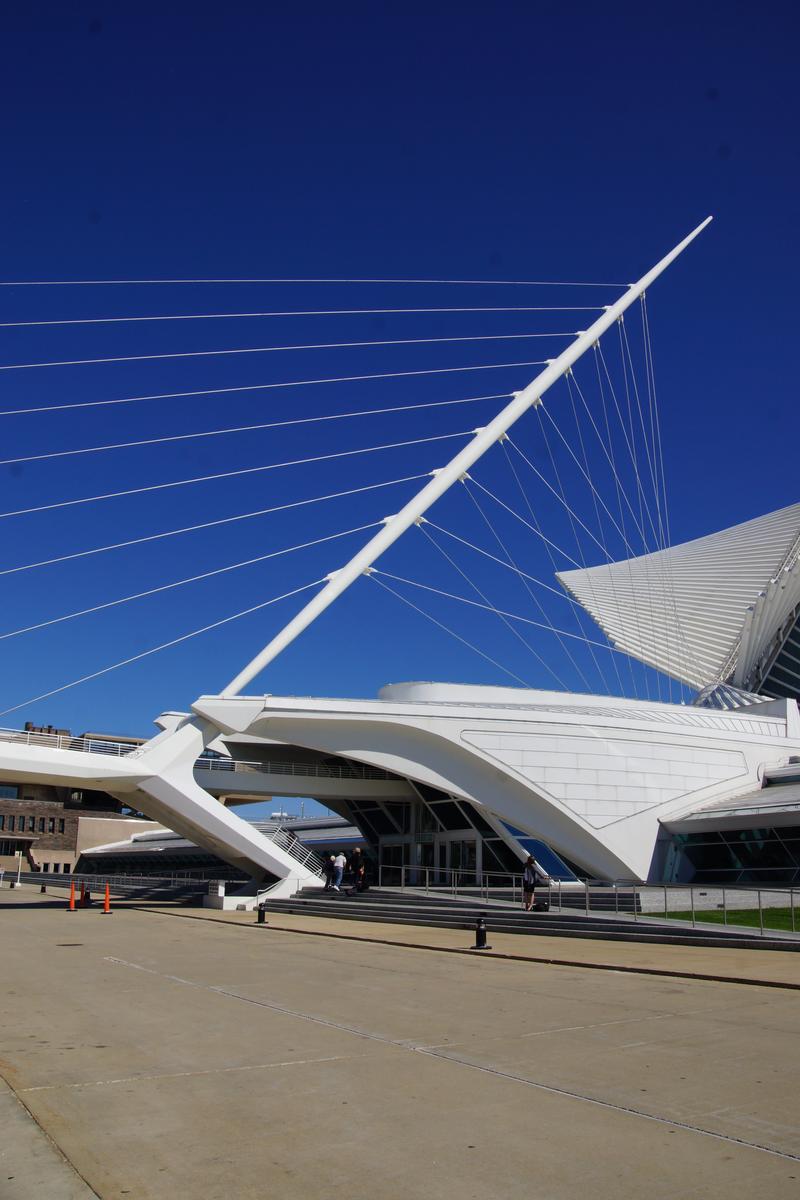 Milwaukee Art Museum Pedestrian Bridge 