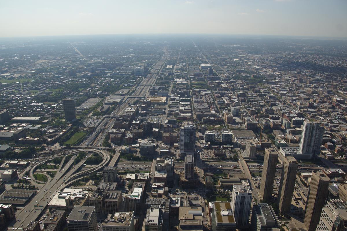 Kreuzung zwischen Interstate 290 (links) und Interstate 90/94 in Chicago 