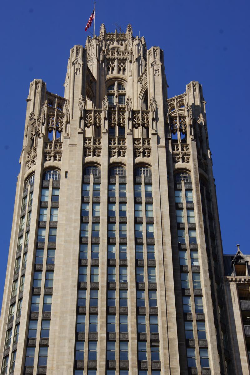can you tour the chicago tribune building