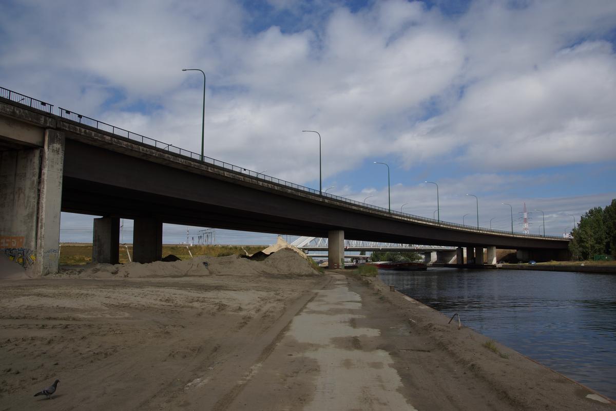 Pont de la R1 sur le Canal Albert 
