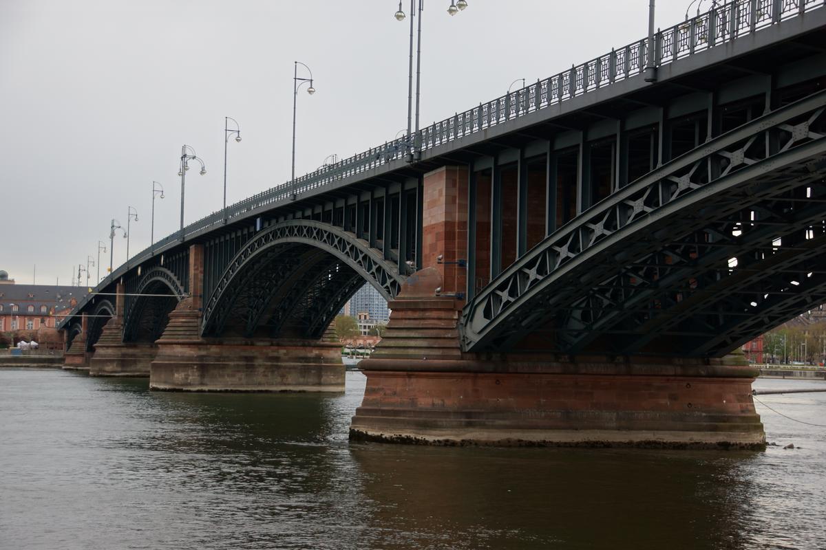 Theodor Heuss Bridge 