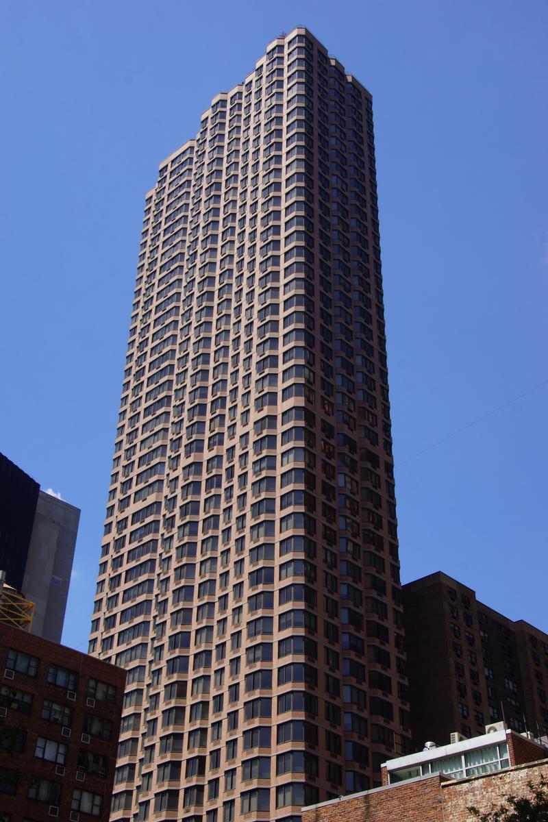 Paramount Tower Apartments 