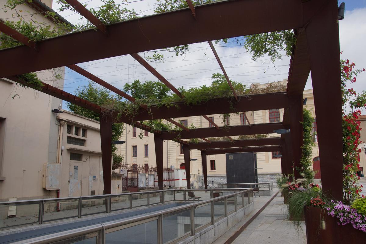 Weathered-steel framed pergola across the exit ramp of the underground parking at Place Alsace-Lorraine in Castres, France 