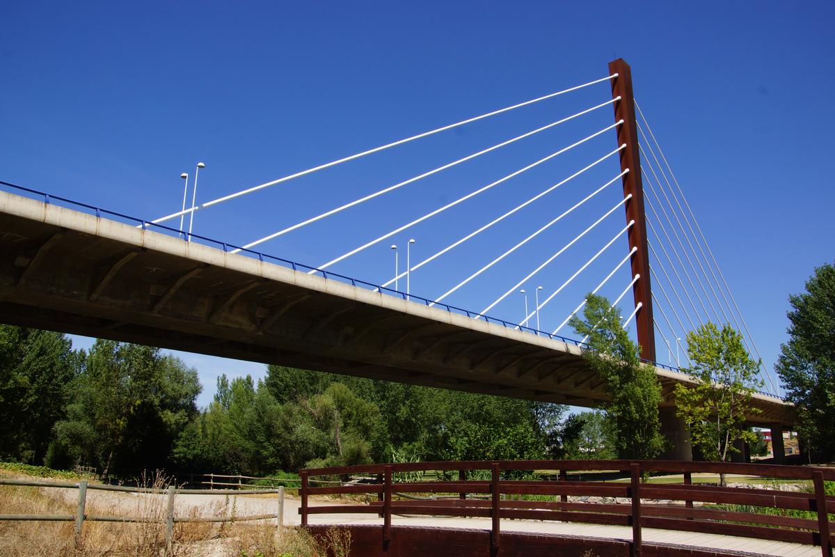 Puente del río Iregua 
