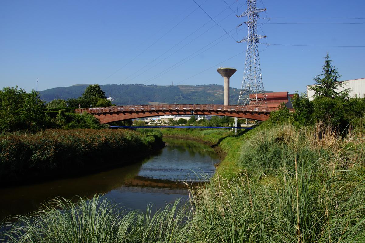 Geh- und Radwegbrücke über den Rio Galindo 