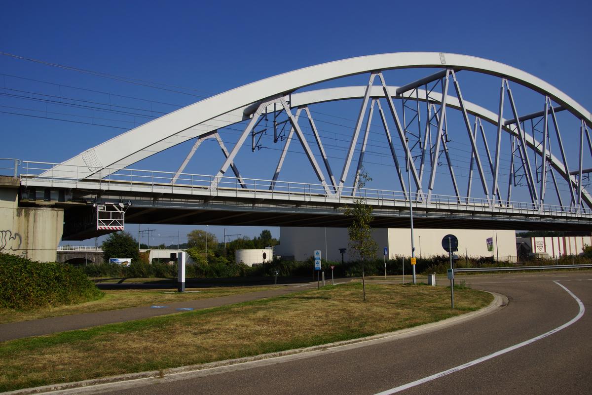 Neue Eisenbahnbrücke Löwen 