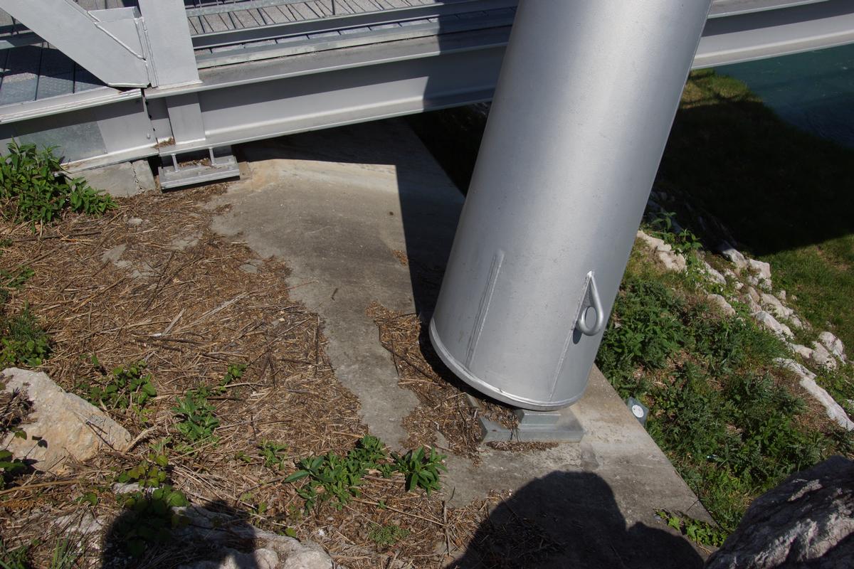 Footbridge across the Drac