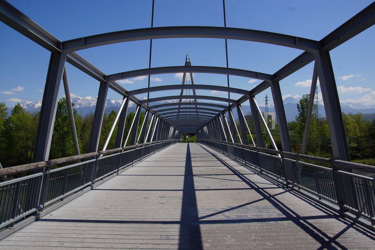 Footbridge across the Drac