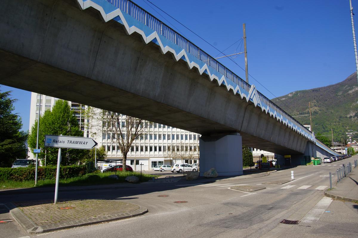 Straßenbahnbrücke über die Isère 