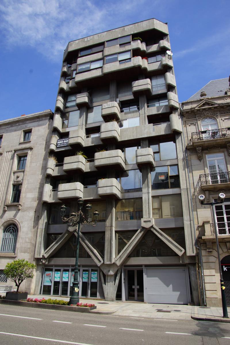 Apartment Building Rúa Policarpo Sanz, 17 