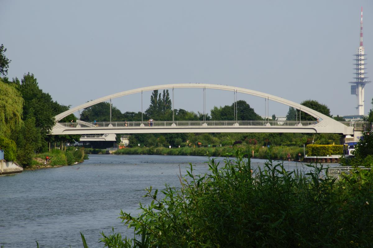 Tannenbergallee Bridge 