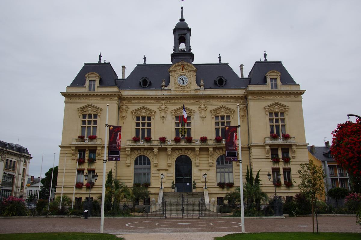 Tarbes Town Hall 