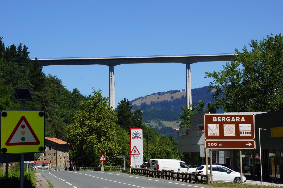 Viaduc sur le Deba (Y Basque) 