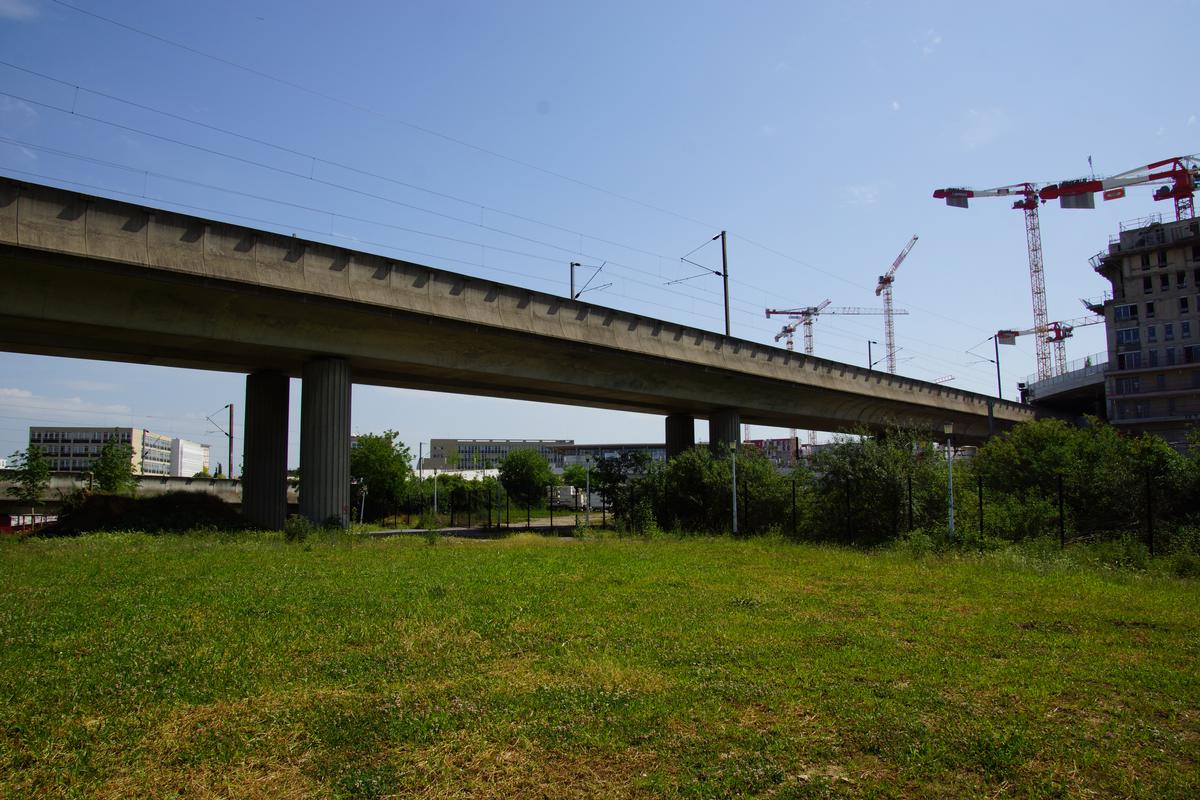 RER A - Bridge crossing over the branch to Saint-Germain-en-Laye south of the station Nanterre-Université and carrying the branch towards Cergy 