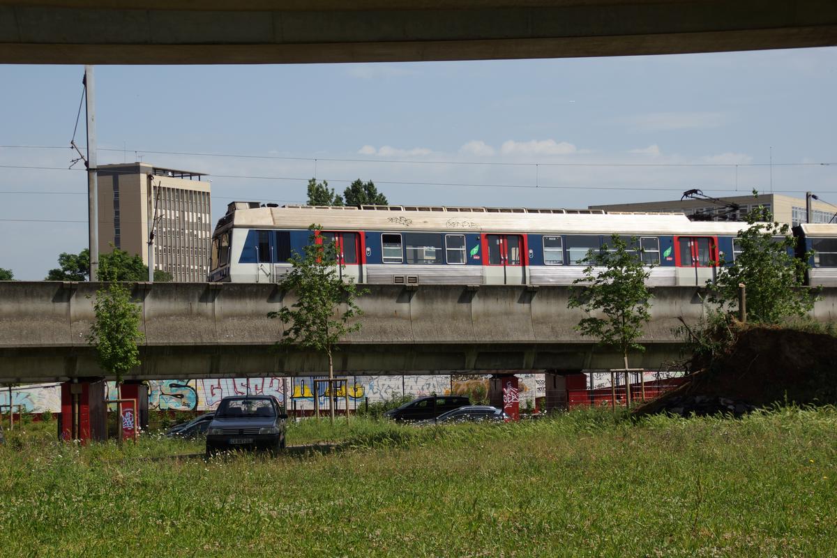 RER A and Transilien L - Railroad Overpasses along the Rue Anatole France west of the station Nanterre-Université 