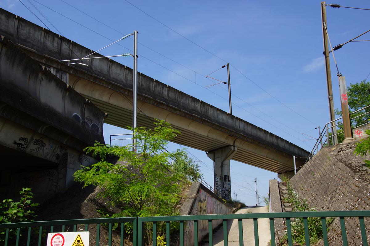 RER A - Bridge crossing over the branch to Saint-Germain-en-Laye south of the station Nanterre-Université and carrying the branch towards Cergy 