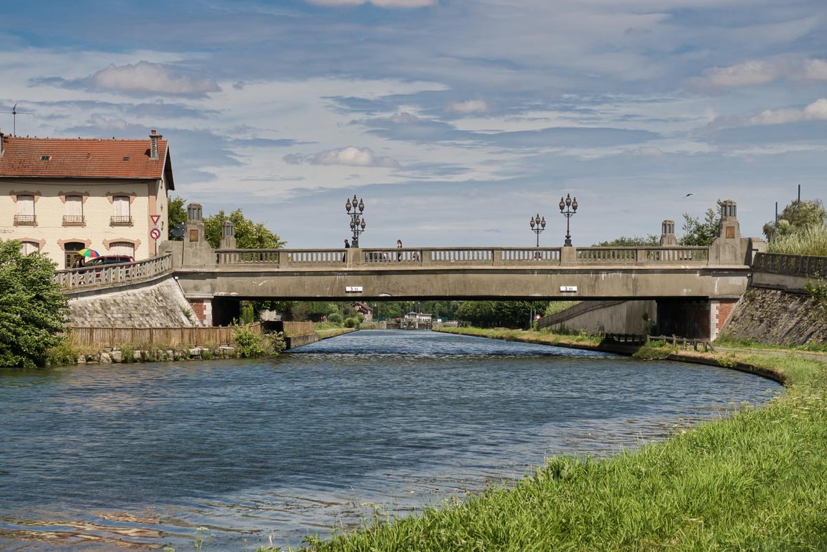 Bridge over the Saint-Quentin Canal 