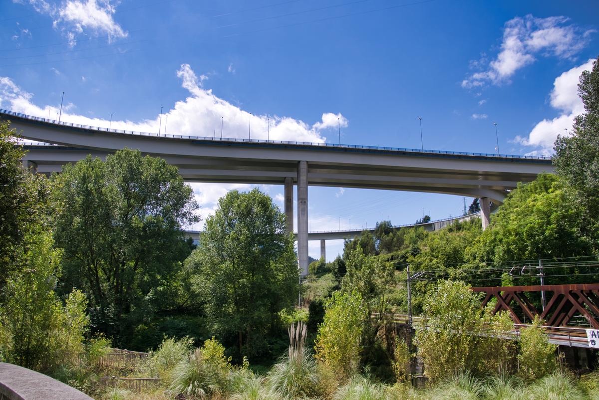Talbrücken über den Cadagua 