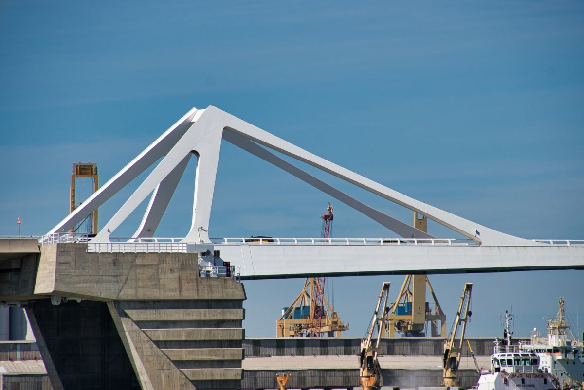 Porta d'Europa-Brücke 