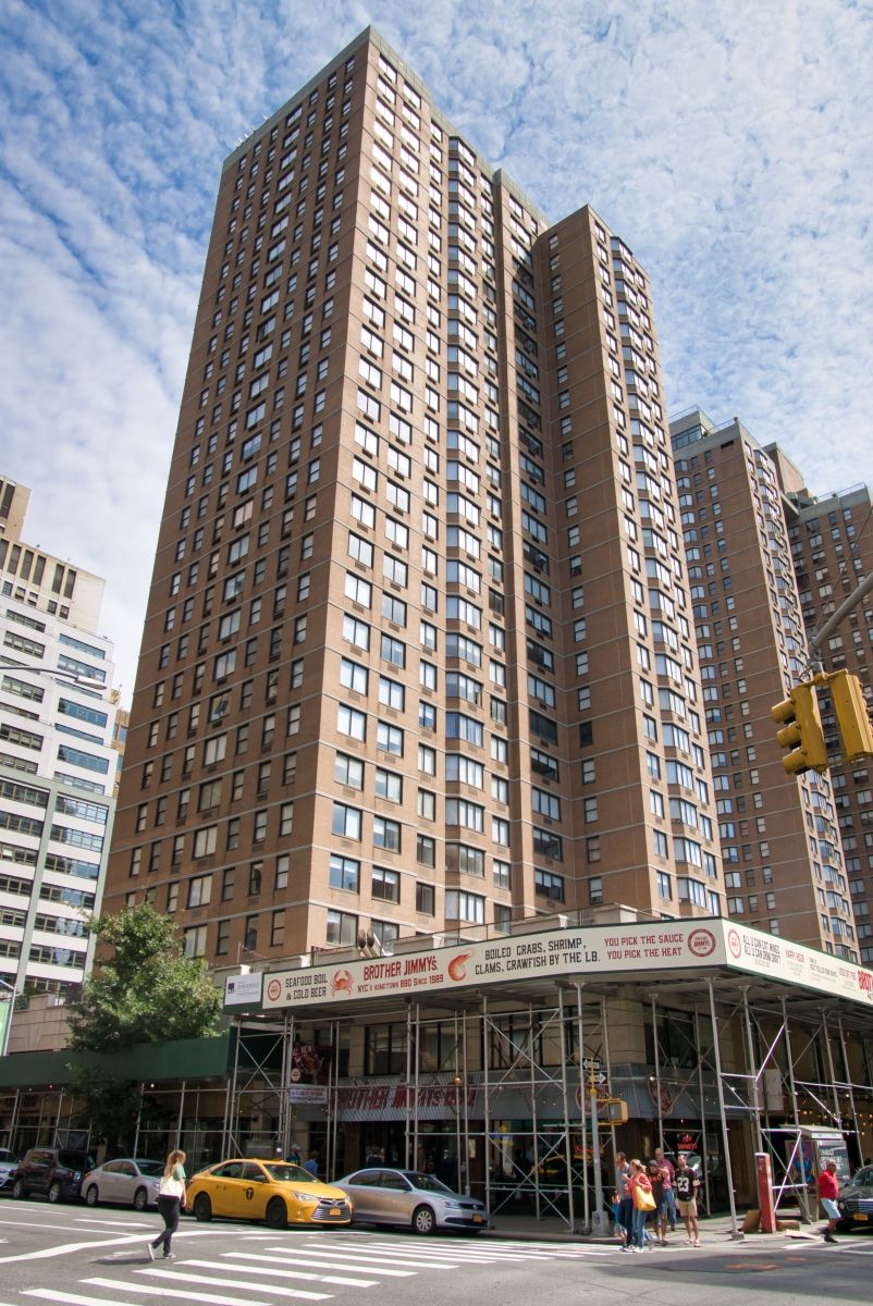 Windsor Court Apartments I (Manhattan 1988) Structurae