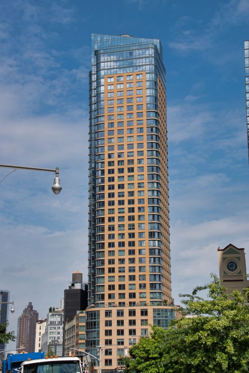 Oro Condominium 