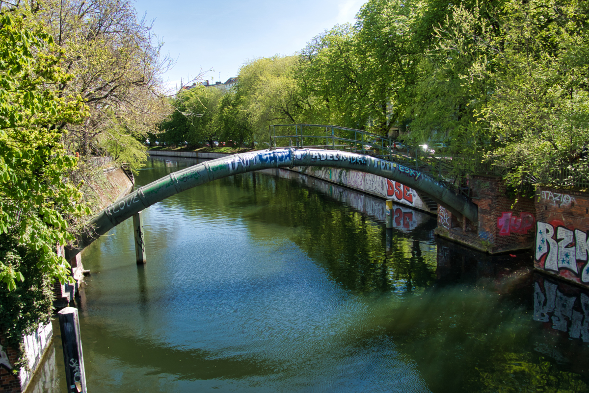 Rohrbrücke über den Landwehrkanal 