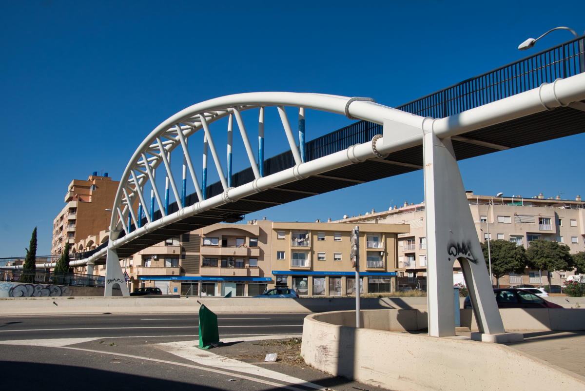 Geh- und Radwegbrücke am Estadi Balear 